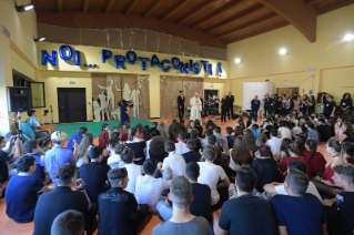 4-Visita al Instituto “Elisa Scala” de Roma en el marco de los “Viernes de la Misericordia”