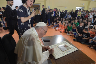 8-Visita al Instituto “Elisa Scala” de Roma en el marco de los “Viernes de la Misericordia”