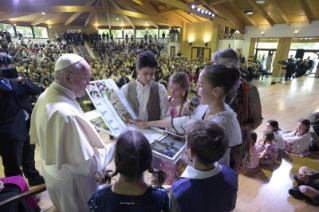 13-Visita pastoral a Nomadelfia: Encuentro con los miembros de la comunidad