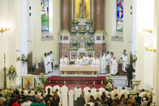 10-5. Sonntag der Osterzeit - Pastoralbesuch in der r&#xf6;mischen Pfarrei &#xab;Santa Maria Regina Pacis&#xbb; in Ostia