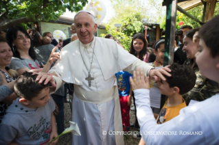 5-Visita pastoral a la parroquia romana de Santa María Regina Pacis, Ostia