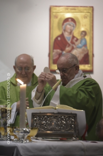 36-Visita pastorale alla parrocchia romana «Santa Maria a Setteville»