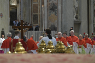 34-Venerdì Santo – Celebrazione della Passione del Signore