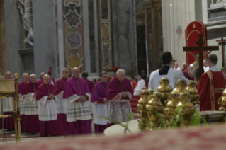 35-Venerdì Santo – Celebrazione della Passione del Signore