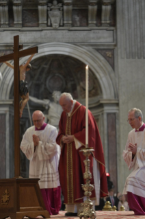 36-Venerdì Santo – Celebrazione della Passione del Signore