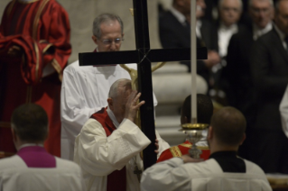 33-Venerdì Santo – Celebrazione della Passione del Signore