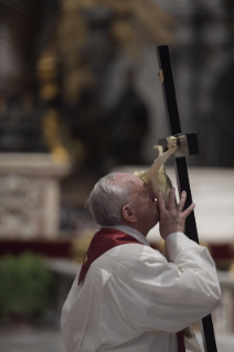 34-Viernes Santo - Celebración de la Pasión del Señor