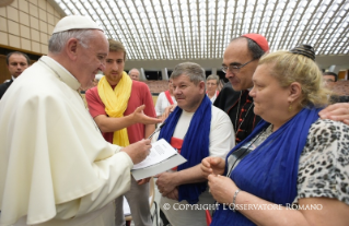 8-Audienz für die Teilnehmer an der Pilgerfahrt der Armen aus franzöischen Diözesen der Provinz Lyon