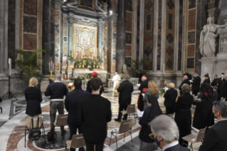 22-Oração do Rosário presidido pelo Papa Francisco para invocar o fim da pandemia