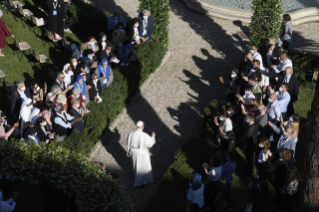 0-El Papa Francisco preside el rezo del Santo Rosario al final del mes mariano