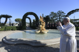 3-El Papa Francisco preside el rezo del Santo Rosario al final del mes mariano
