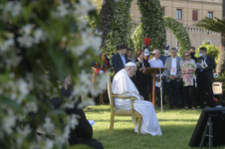 7-O Papa Francisco preside a oração do Santo Rosário nos Jardins do Vaticano