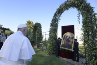 10-El Papa Francisco preside el rezo del Santo Rosario al final del mes mariano