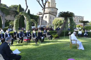 11-O Papa Francisco preside a oração do Santo Rosário nos Jardins do Vaticano