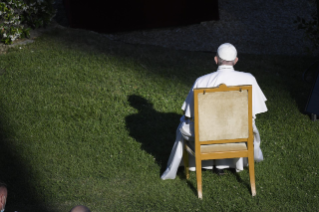 16-Le Pape François préside la récitation du chapelet