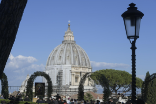 18-O Papa Francisco preside a oração do Santo Rosário nos Jardins do Vaticano