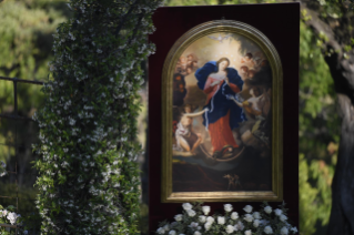 17-O Papa Francisco preside a oração do Santo Rosário nos Jardins do Vaticano