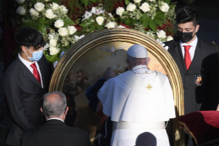 20-Pope Francis presides over the recitation of the Holy Rosary