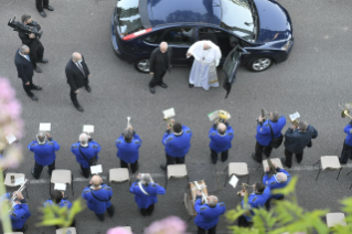 24-O Papa Francisco preside a oração do Santo Rosário nos Jardins do Vaticano