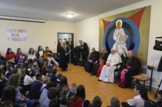 1-Visita pastoral a la parroquia romana de San Crispín de Viterbo, en Labaro