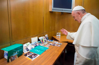 1-Ai partecipanti al Congresso Mondiale della Fondazione Pontificia "Scholas Occurrentes"