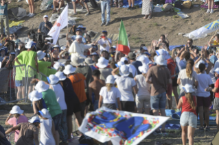 6-Meeting and prayer of the Holy Father with young Italians