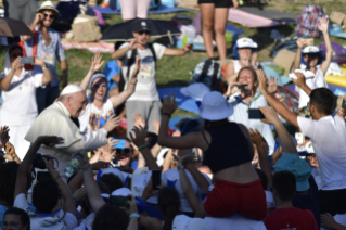 4-Meeting and prayer of the Holy Father with young Italians