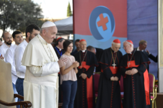 5-Meeting and prayer of the Holy Father with young Italians