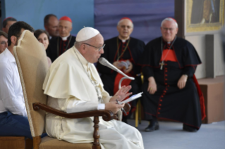 8-Meeting and prayer of the Holy Father with young Italians