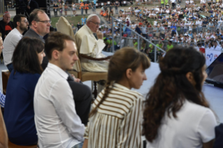 14-Meeting and prayer of the Holy Father with young Italians