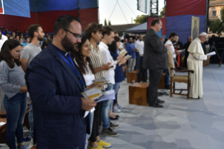 18-Meeting and prayer of the Holy Father with young Italians