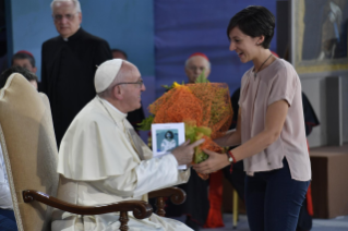 17-Meeting and prayer of the Holy Father with young Italians