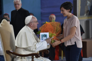 17-Encuentro con los jóvenes italianos