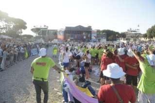 20-Meeting and prayer of the Holy Father with young Italians