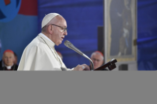 22-Meeting and prayer of the Holy Father with young Italians