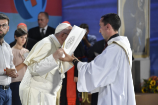 28-Meeting and prayer of the Holy Father with young Italians