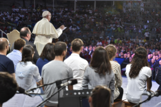 30-Meeting and prayer of the Holy Father with young Italians