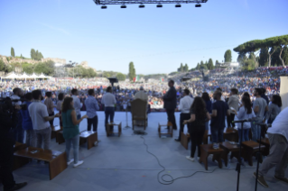 31-Meeting and prayer of the Holy Father with young Italians