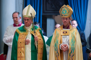 26-C&#xe9;l&#xe9;bration des V&#xea;pres avec l&#x2019;archev&#xea;que de Canterbury, en comm&#xe9;moration du 50e anniversaire de la rencontre entre le pape Paul VI et le primat de l&#x2019;&#xc9;glise anglicane Michael Ramsey