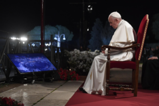 5-Via-Sacra presidida pelo Santo Padre no Coliseu de Roma - Sexta-feira Santa 