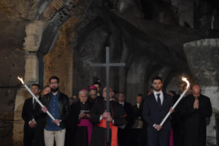 14-Via-Sacra presidida pelo Santo Padre no Coliseu de Roma - Sexta-feira Santa 