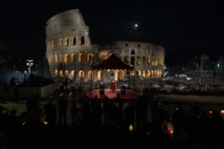 21-Via-Sacra presidida pelo Santo Padre no Coliseu de Roma - Sexta-feira Santa 