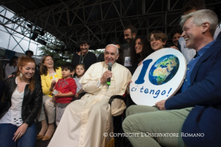 2-Parole del Santo Padre durante la visita al "Villaggio per la Terra"