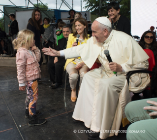 3-Parole del Santo Padre durante la visita al "Villaggio per la Terra"