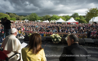 10-Remarks of the Holy Father during the visit to the "Earth Village"