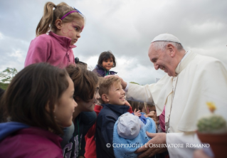 21-Parole del Santo Padre durante la visita al "Villaggio per la Terra"