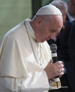 19-Remarks of the Holy Father during the visit to the "Earth Village"