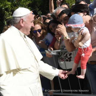 2-Visit of the Holy Father to "Villa Nazareth"