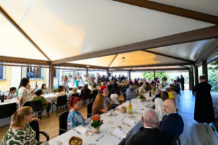 2-Pranzo con i Poveri assistiti dalla Diocesi di Albano e con gli Operatori della Caritas Diocesana 