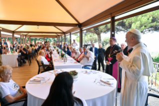 5-Pranzo con i Poveri assistiti dalla Diocesi di Albano e con gli Operatori della Caritas Diocesana 